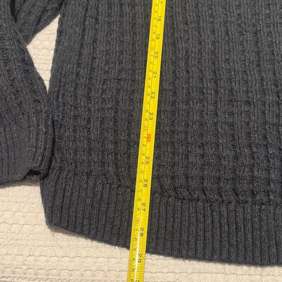 SO Textured Crew Neck Sweater. M - Picture 4 of 4